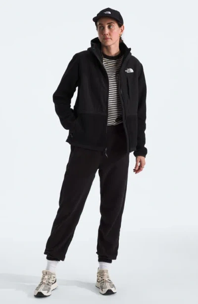 The North Face Denali Hooded Jacket In Black