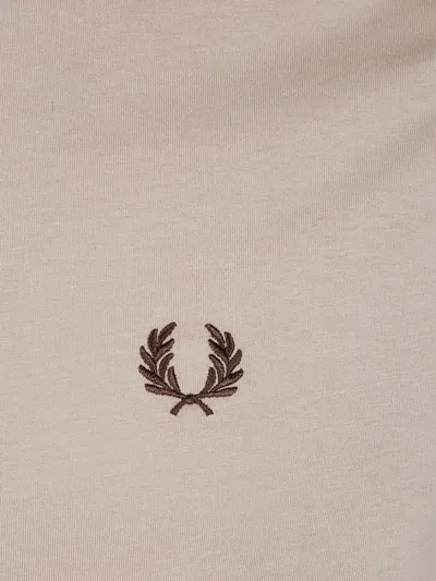 Fred Perry Laurel-motif Contrasting-trim T-shirt In Neutral
