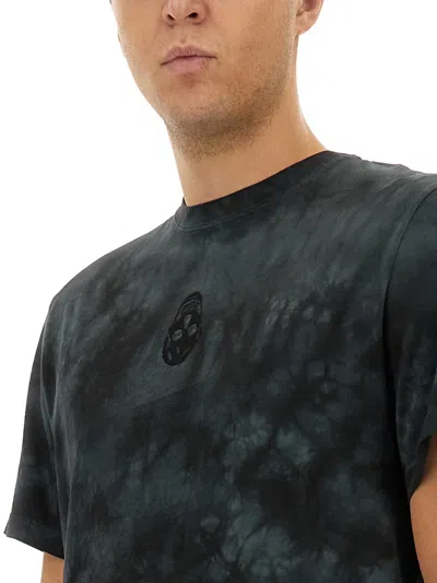 Alexander Mcqueen Mcqueen Skull Patch Tie Dye Cotton T-shirt In Gray