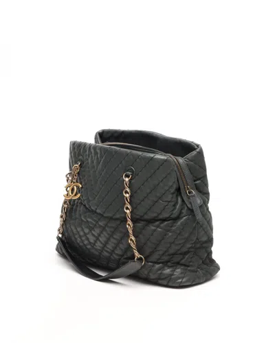 Pre-owned Chanel Chevron V-stitch Chain Tote Bag In Black