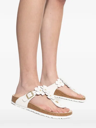 Birkenstock Gizeh Thong Sandals With Floral Buckle Fastening In Black