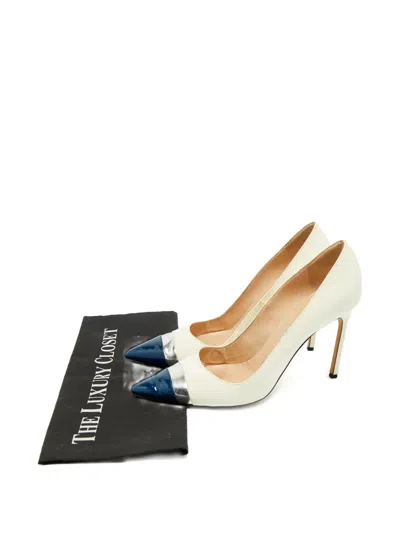 Pre-owned Manolo Blahnik Pointed-toe Leather Heeled Pumps In White