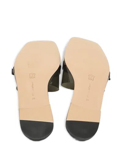 Pre-owned Gianvito Rossi Black Patent-leather Slides In White