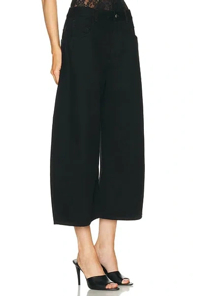 Attico Curved Short Leg In Black