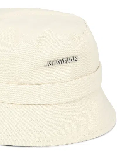 Jacquemus Gadjo Knotted Bucket Hat In White