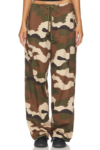 Good American Parachute Pant In Fatigue Green Camo In Animal Print
