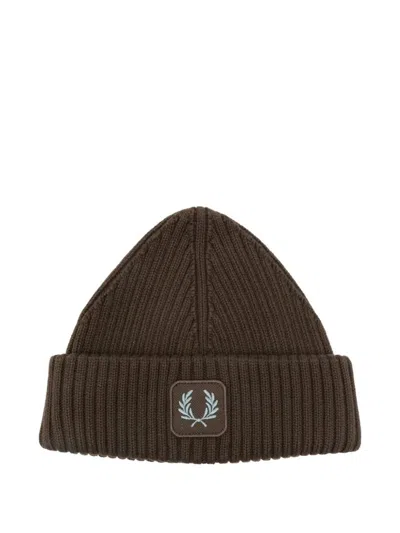 Fred Perry Ribbed Logo-patch Beanie Hat In Brown