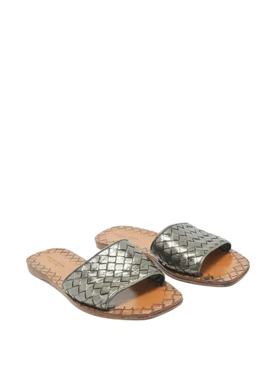 Pre-owned Bottega Veneta Intrecciato Leather Slides In Silver