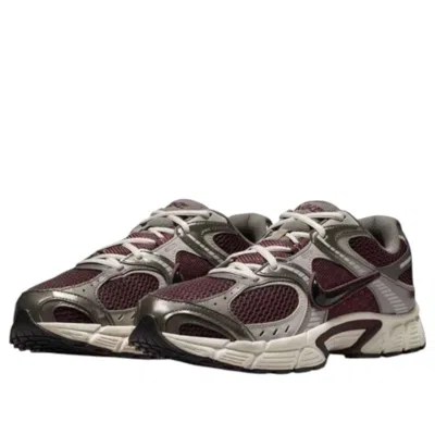 Nike V5 Rnr Sneaker In Multi