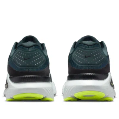 Nike Structure 26 Sneakers In Green