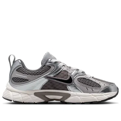 Nike (ps)  V5 Rnr 'cave Stone College Grey' In Gray