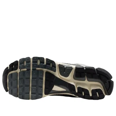Nike Zoom Vomero 5 Sneakers In Gray