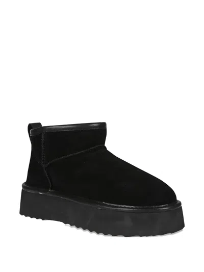 Hoor Vega Platform Boots In Black