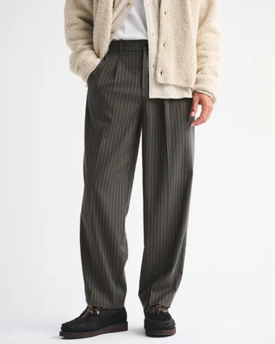 Abercrombie & Fitch Pleated Baggy Trouser In Gray