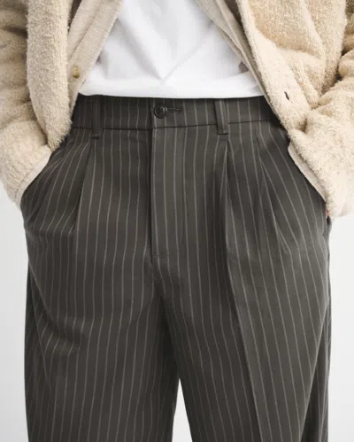 Abercrombie & Fitch Pleated Baggy Trouser In Gray