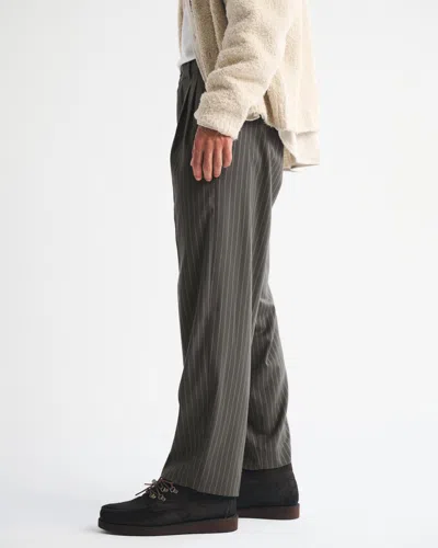 Abercrombie & Fitch Pleated Baggy Trouser In Gray