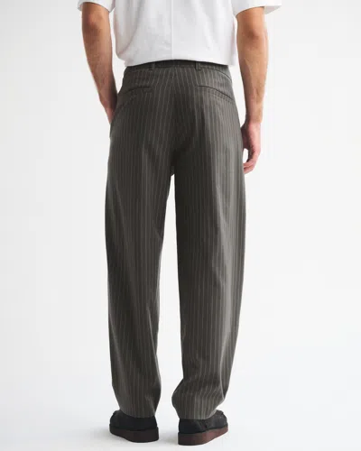 Abercrombie & Fitch Pleated Baggy Trouser In Gray