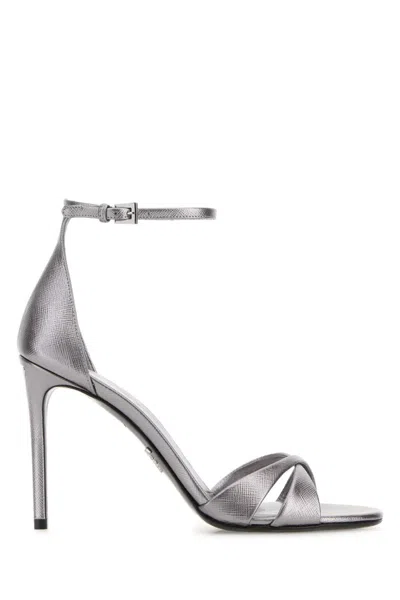 Prada 95mm Vernice Saffiano Metallic Leather Ankle-strap Sandals In Gray