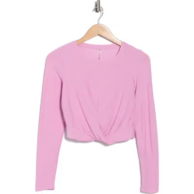 Beyond Yoga Featherweight Center Stage Crop Top In Pink
