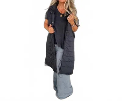 Blakely Kendall Long Puffer Vest In Black In Blue