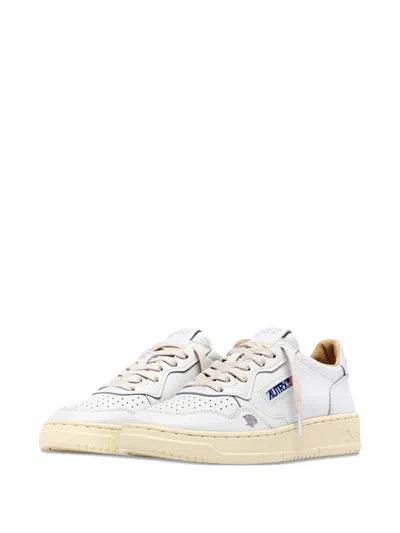 Autry Medalist Low Sneakers In White Leather With Silver Embroidery In Multi