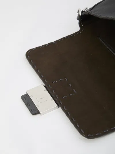 Fendi Black Leather Shoulder Bag In Black