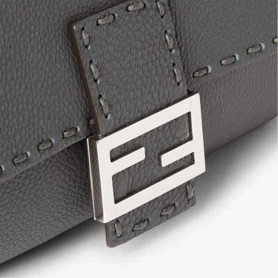 Fendi Black Leather Shoulder Bag In Black
