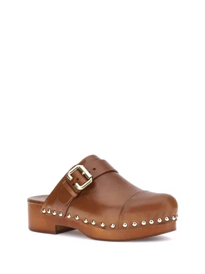 Chloé Jeannette Embellished Leather Platform Clogs In Brown