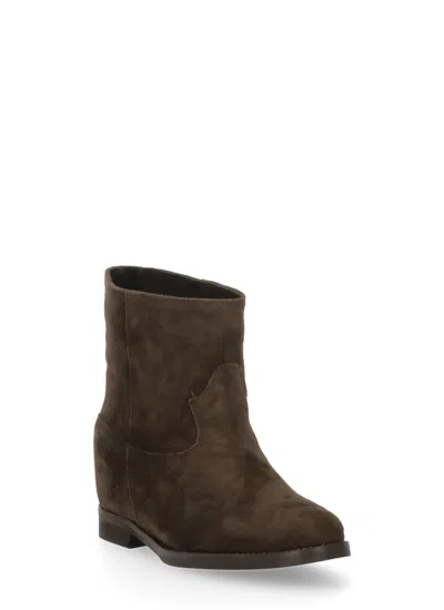 Julie Dee Suede Leather Ankle Boots In Brown
