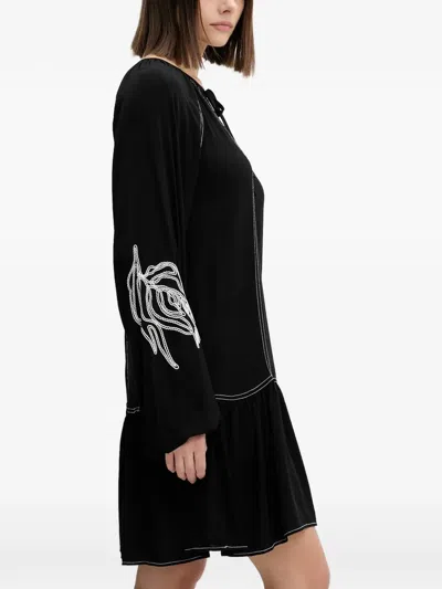 系带刺绣迷你连衣裙