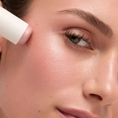 Goop Glow Skin Highlighter Stick In Pink