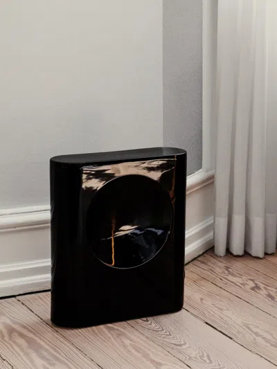 Raawii Floor Lamps Lifestyle  In Black