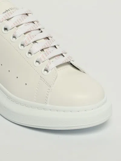 Alexander Mcqueen White Leather Sneakers With Powder Pink Suede Heel In Neutral