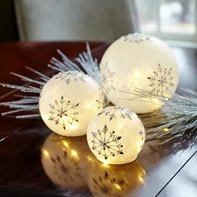 Kirkland's Prelit Snowflake Glass Globes In White