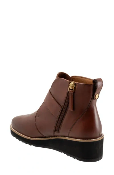 Trotters Wendi Platform Wedge Bootie In Brown