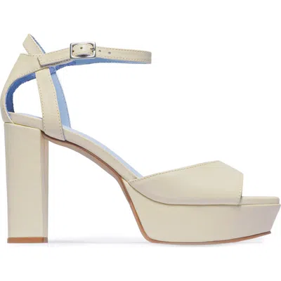 Bernardo Footwear Valeria Leather Platform Sandal In Neutral