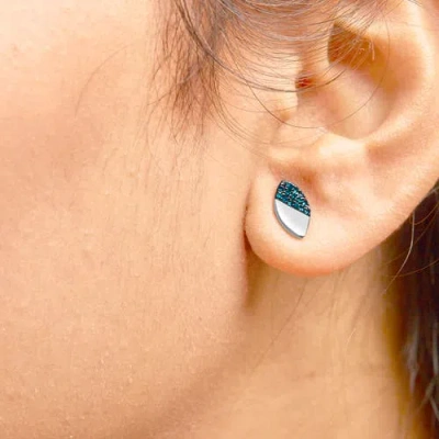 Haus Of Brilliance Silver 1/6 Ct Blue Diamond And Mirror Polish Pear Shape Stud Earrings In Blue