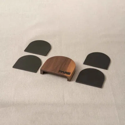 Pare Coaster Set With Holder In Brown