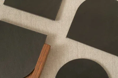 Pare Coaster Set With Holder In Brown