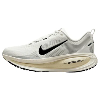 Nike Vomero 18 Running Shoe In Gray