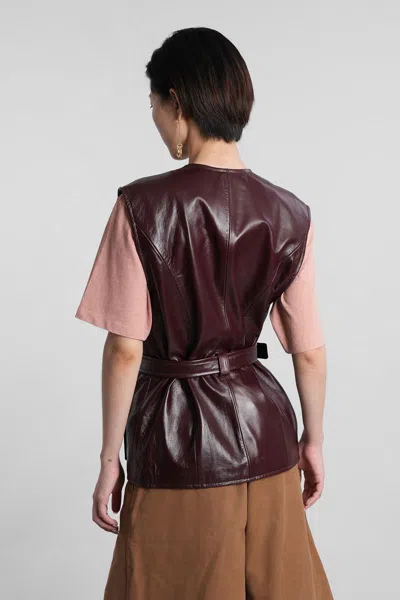 Chloé Leather Belted Waist Sleeveless Jacket In Burgundy