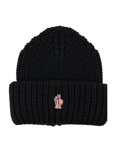 Moncler Grenoble Logo Patch Knitted Beanie In Black