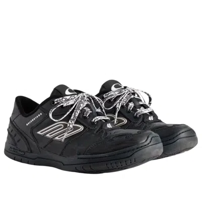 Balenciaga Hamptons Worn-out Low-top Leather Sneakers In Black
