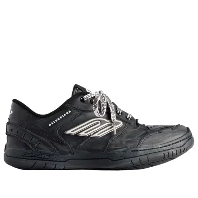 Balenciaga Hamptons Worn-out Low-top Leather Sneakers In Black
