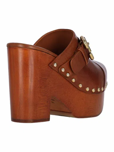 Chloé Jeannette Wedge Clogs In Brown