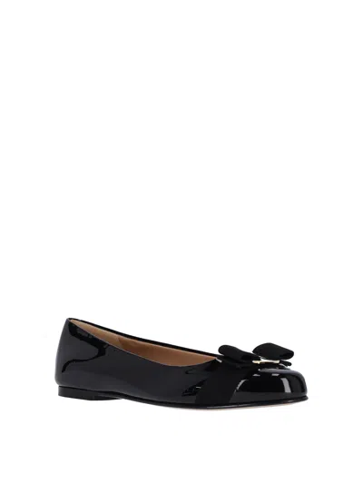 Ferragamo Varina Leather Flat In Black