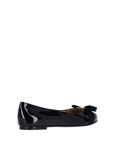 Ferragamo Varina Leather Flat In Black