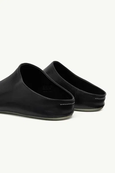 Mm6 Maison Margiela Anatomical Leather Sabot In Black