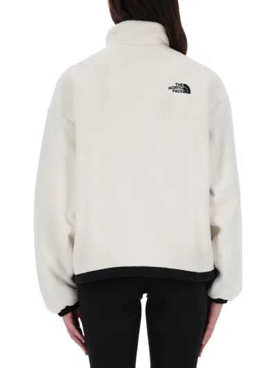 The North Face Versatile Jacket Featuring Functional Pockets In White