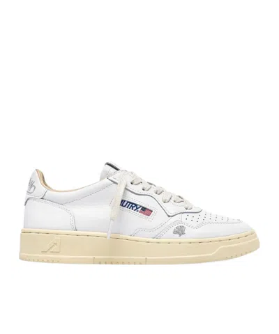 Autry Medalist Low Sneakers In White Leather With Silver Embroidery In White